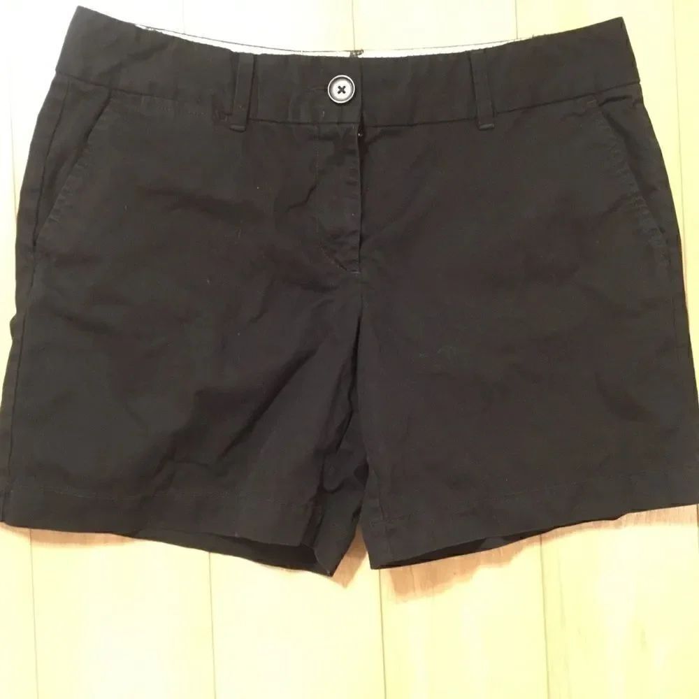 NWOT. Loft Women’s Sz 6 Black Cotton Shorts